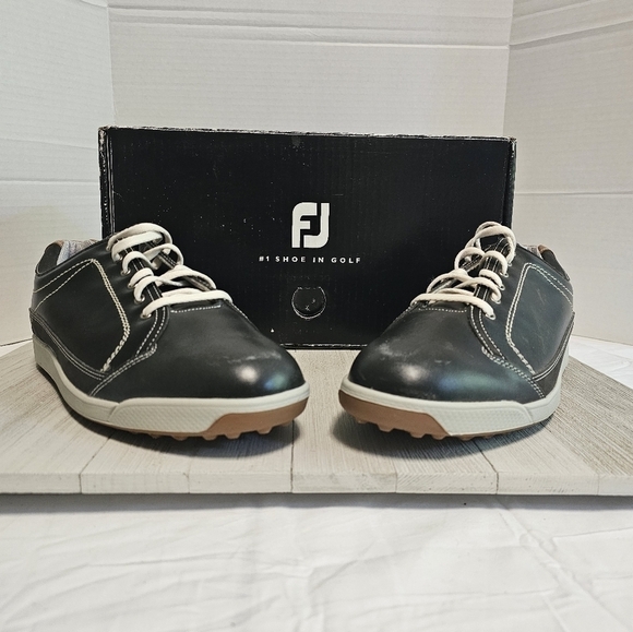 FootJoy Other - MENS FOOTJOY SPIKELESS GOLF SHOES SIZE 9.5M